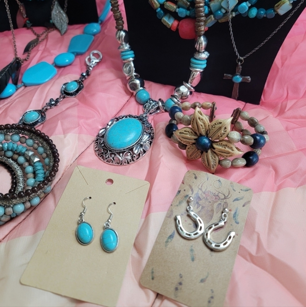 Huge bundle of southwestern Faux Turquoise jewelry style - Picture 9 of 11
